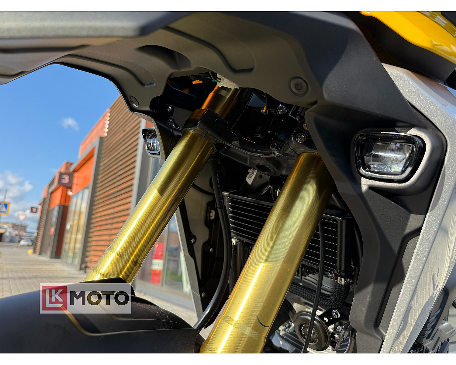 Мотоцикл VMC ADV 300 СЕРИЯ R2800 (YELLOW)