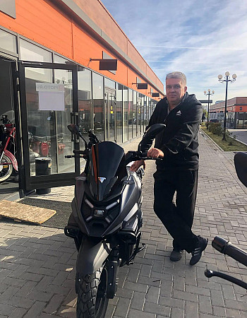 Скутер VMC SMART X! Скутер с обвесом и внедорожными нотками! Отличный вариант для езды по проселочной дороге!  Скутер не подлежит регистрации в ГАИ. Подходит водительское удостоверение - М категории (выдается с 16 лет)